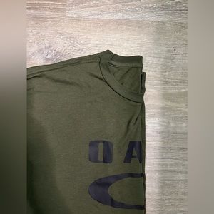 Men’s Oakley T-Shirt